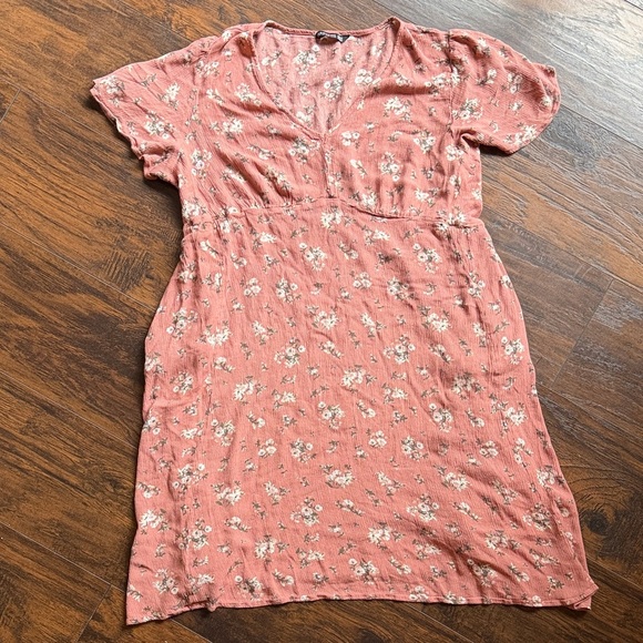 BloomChic Dresses & Skirts - Floral Pink Dress from Bloomchic size 18/20 (Z4)